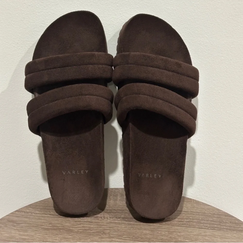 Varley Giles Quilted Suede Slides 2.0 - Picture 4 of 6